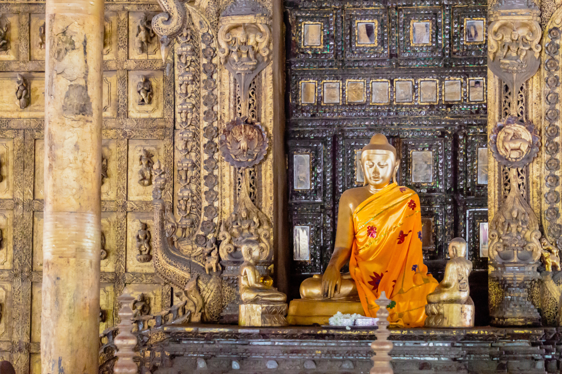 Golden Palace Monastery, Mandalay hill, Birmanie