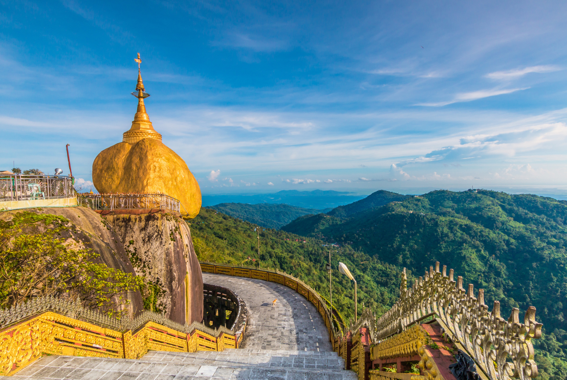 Pagode Kyaikhtiyo ou Rocher d'or, Myanmar