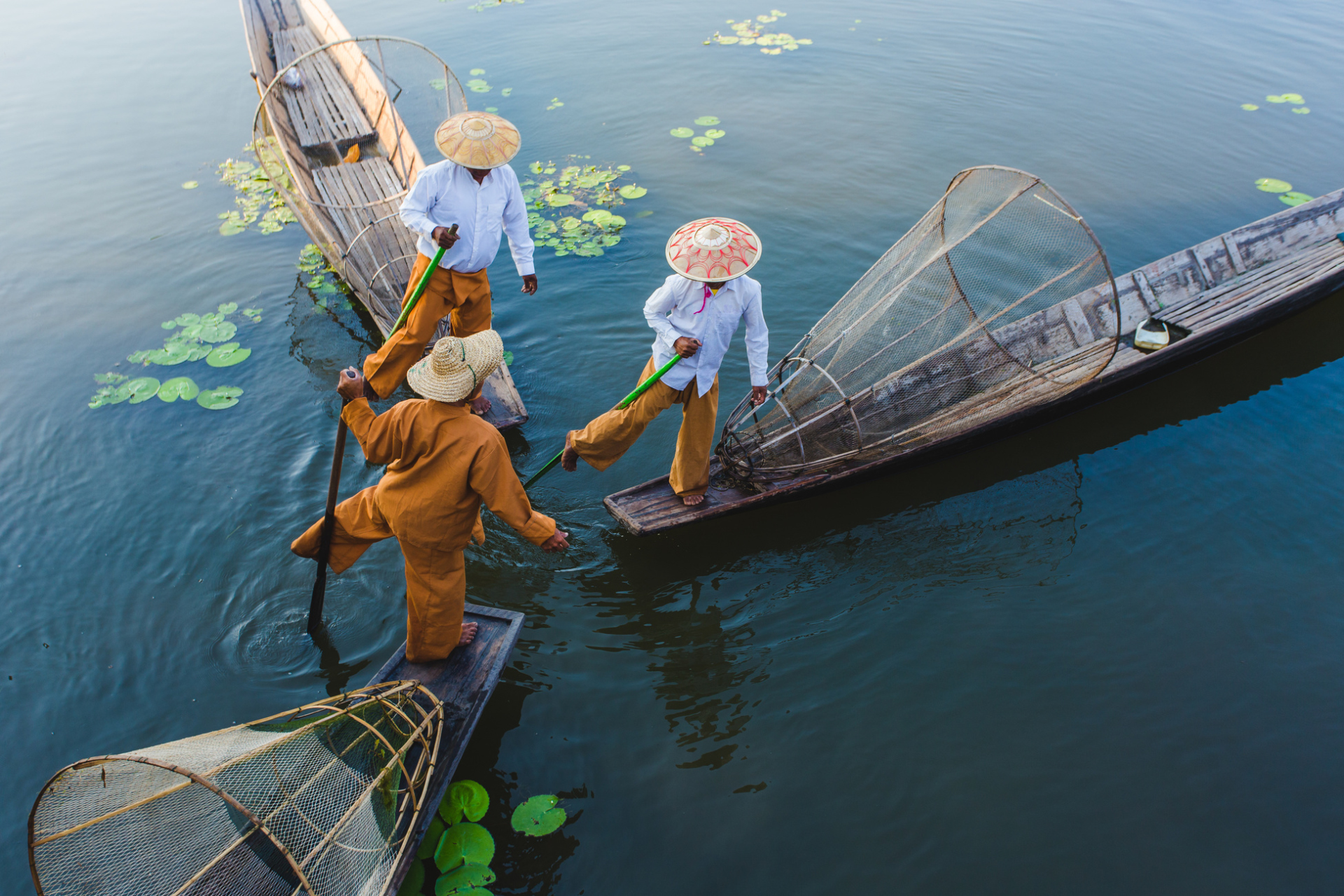 Pêcheurs traditionnels sur le lac Inle, Birmanie