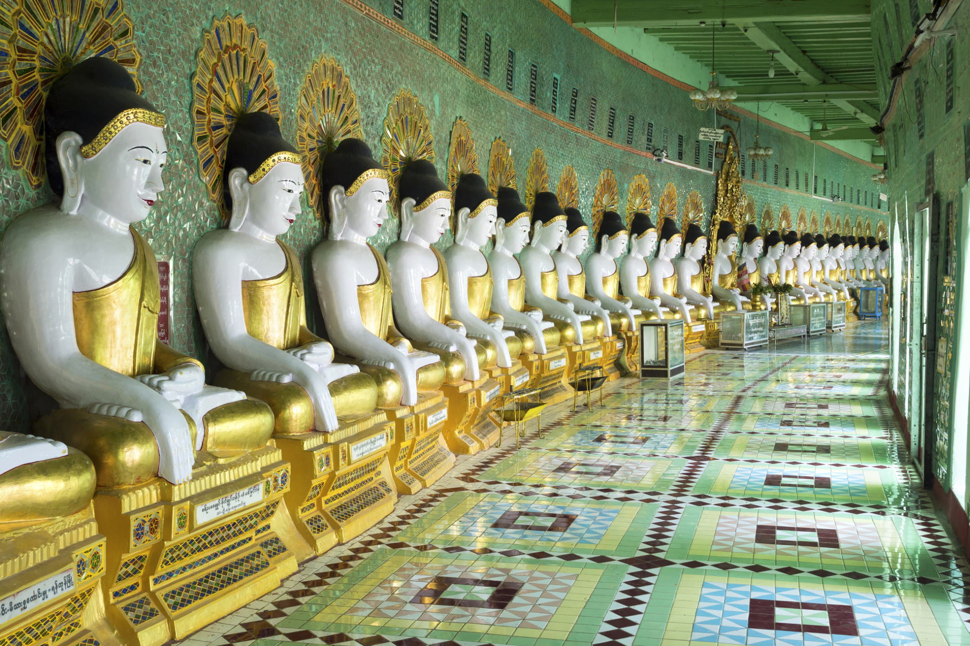 Statues U Min Thonze, Pagode de Sagaing, Birmanie