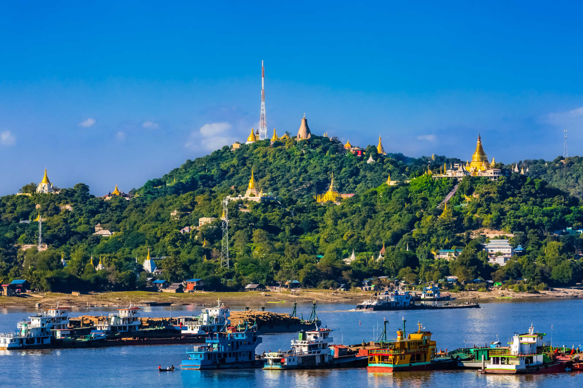 Panorama sur Sagaing hills et la rivière Ayarwaddy